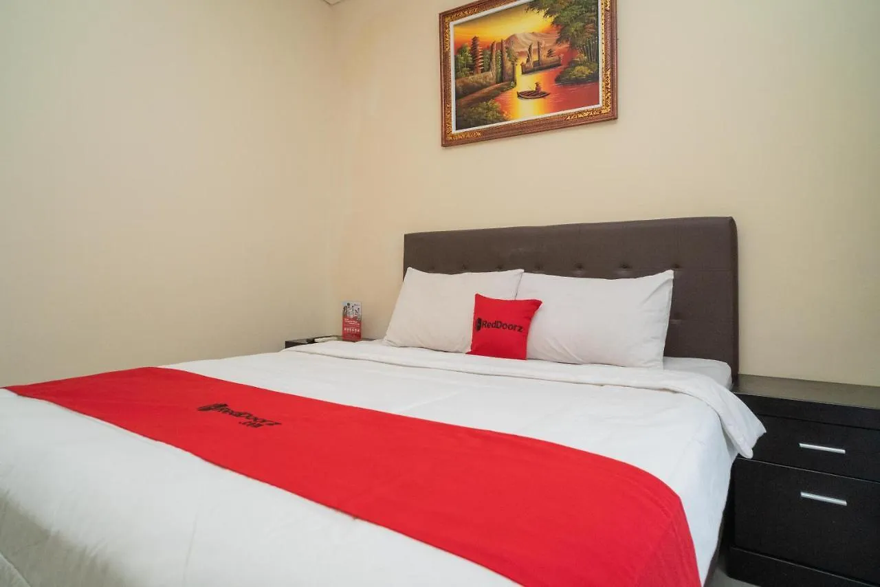 ホテル Reddoorz Near Itdc Nusa Dua ヌサドゥア