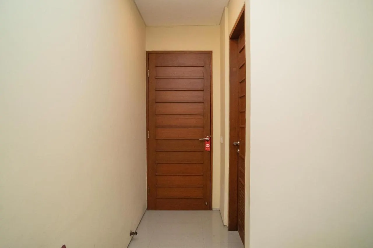 ホテル Reddoorz Near Itdc Nusa Dua ヌサドゥア