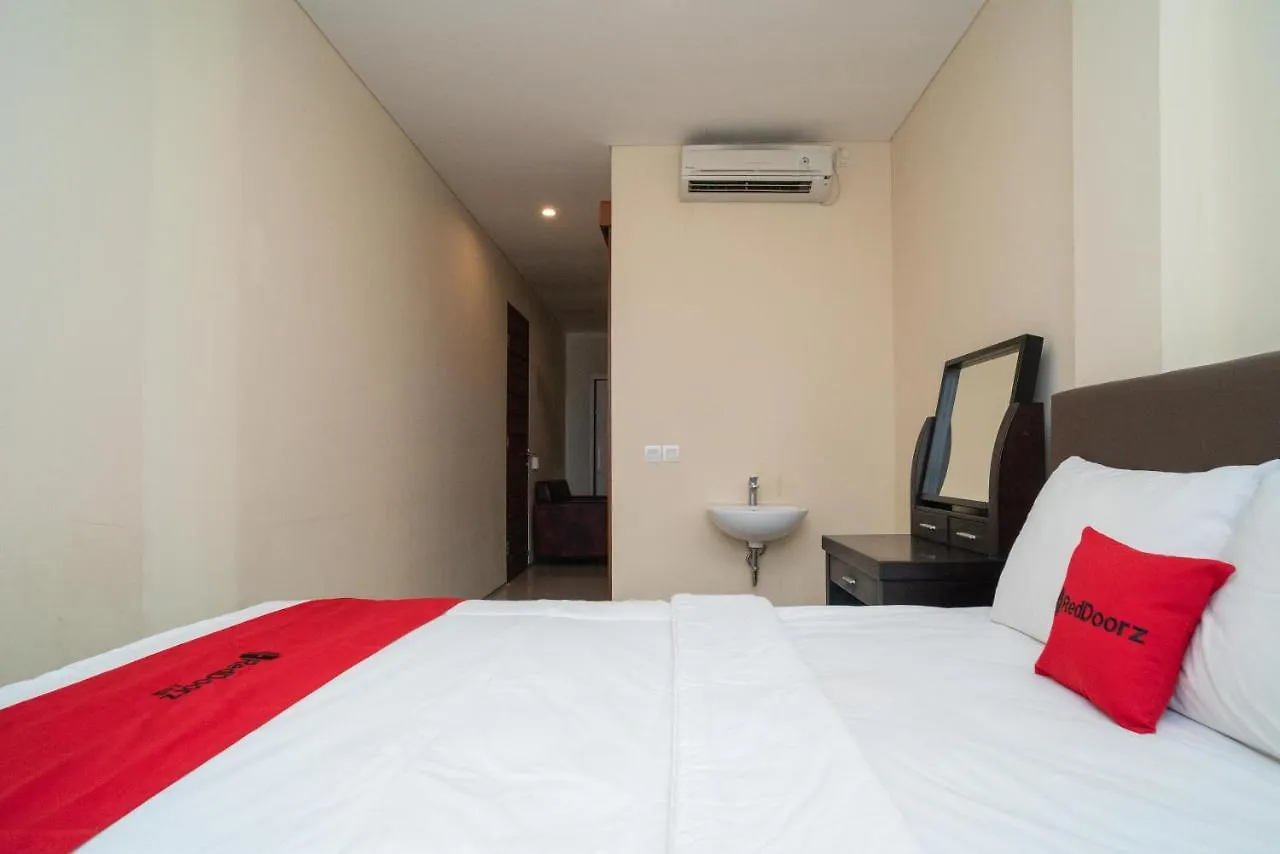 ホテル Reddoorz Near Itdc Nusa Dua ヌサドゥア