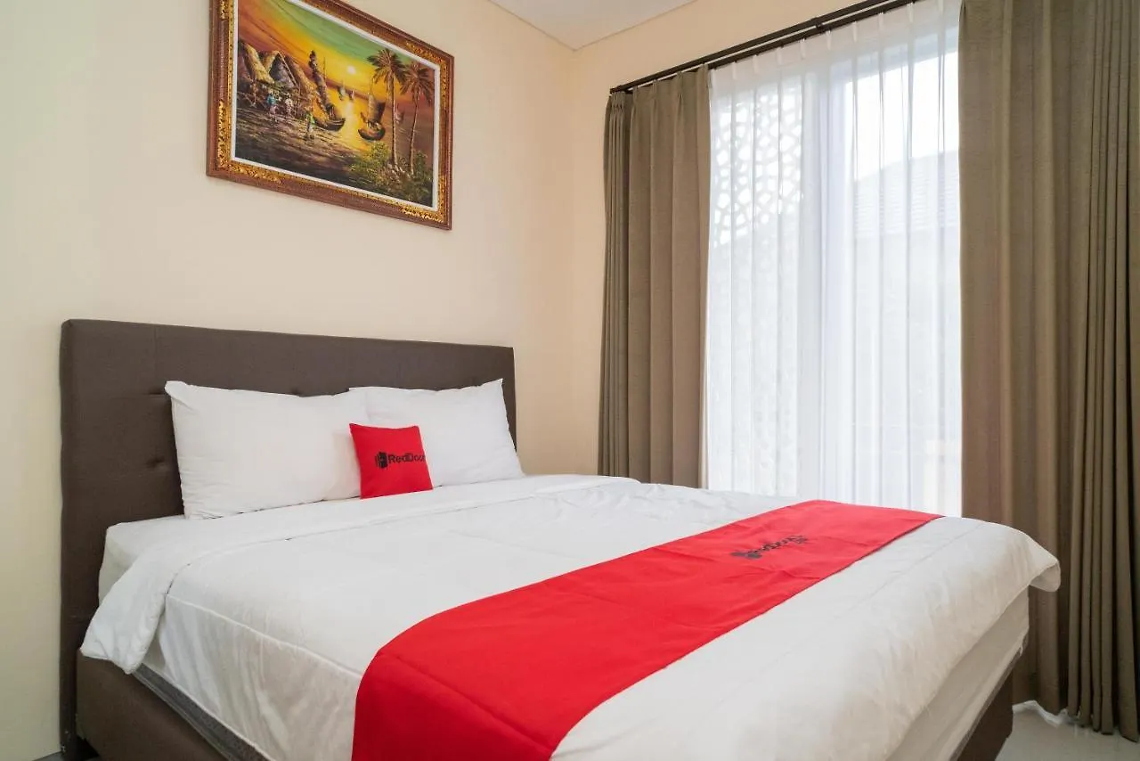 ホテル Reddoorz Near Itdc Nusa Dua ヌサドゥア